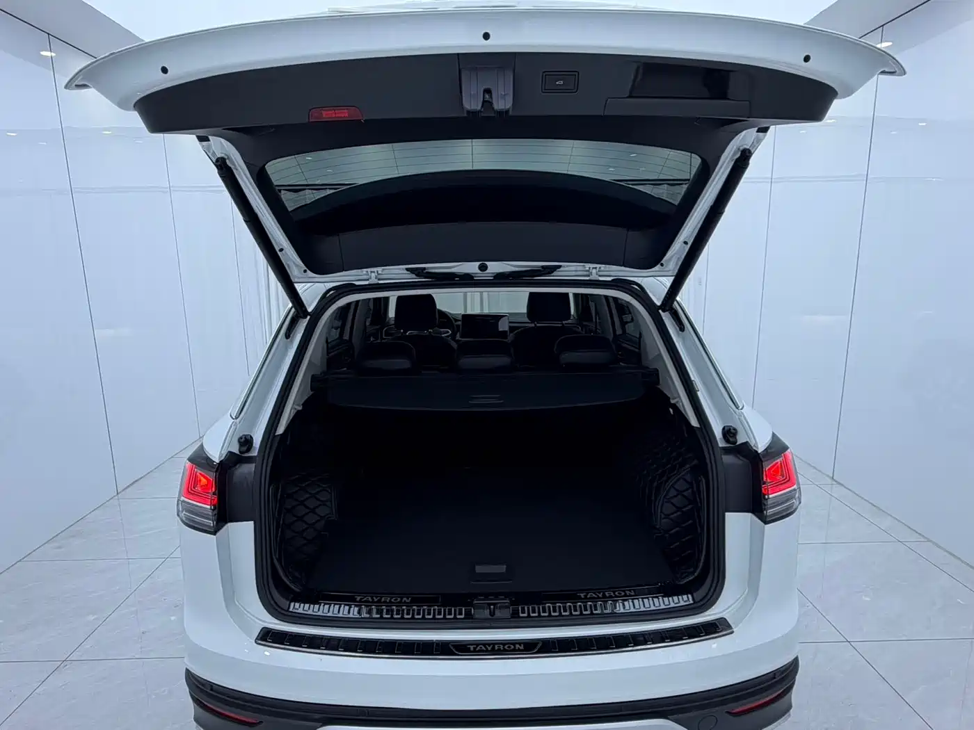 Volkswagen Tayron 2023 280TSI 2WD Luxury Plus Advanced Edition фото 17
