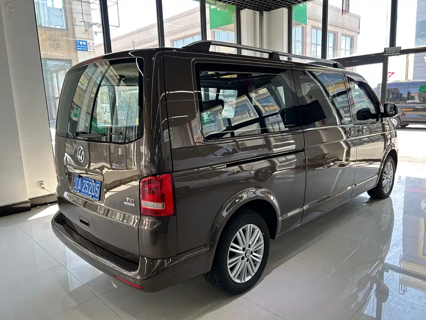 Volkswagen Caravelle 2014 2.0TSI 4WD Comfort Edition фото 6