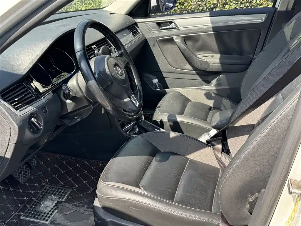 Volkswagen Bora 2014 1.6L Automatic Comfort Edition фото 13
