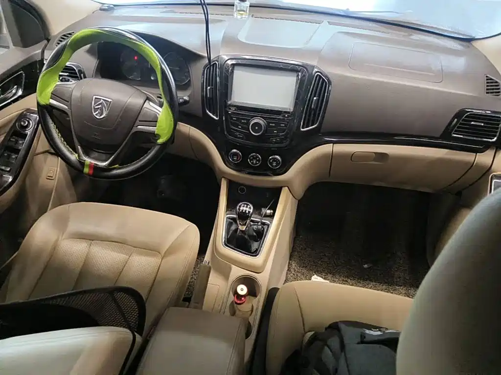 Baojun 730 2015 2014 1.5L Manual Comfort 7-seater