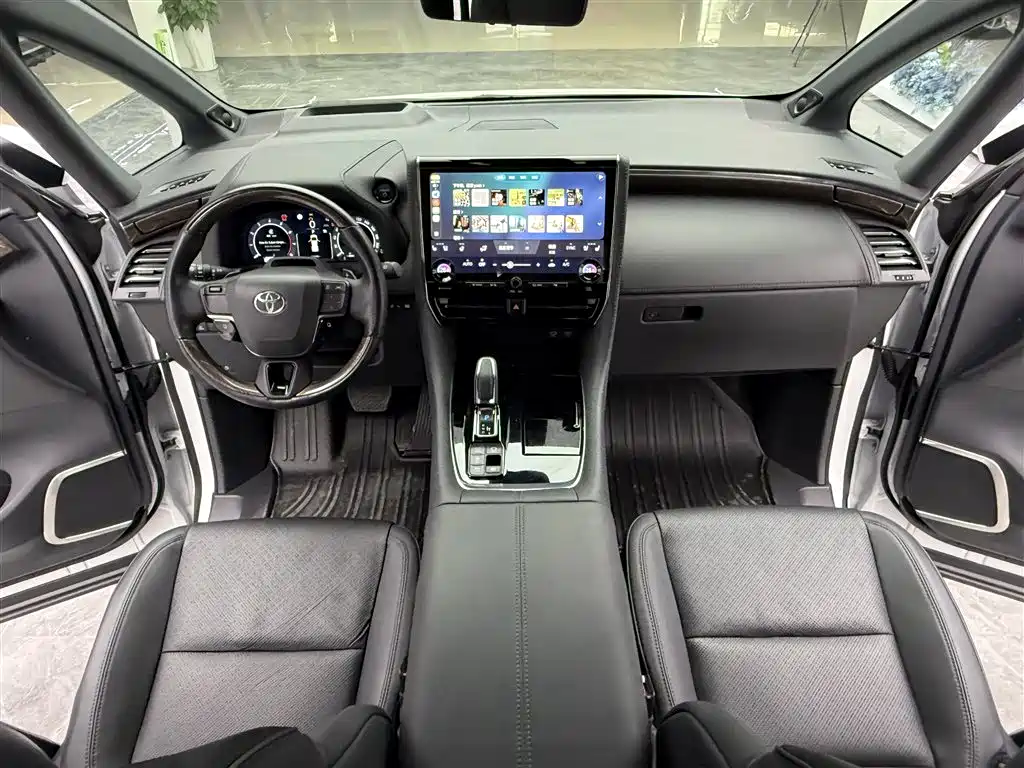 Toyota Alphard 2024 Hybrid 2.5L Ultimate Enjoyment Edition фото 8