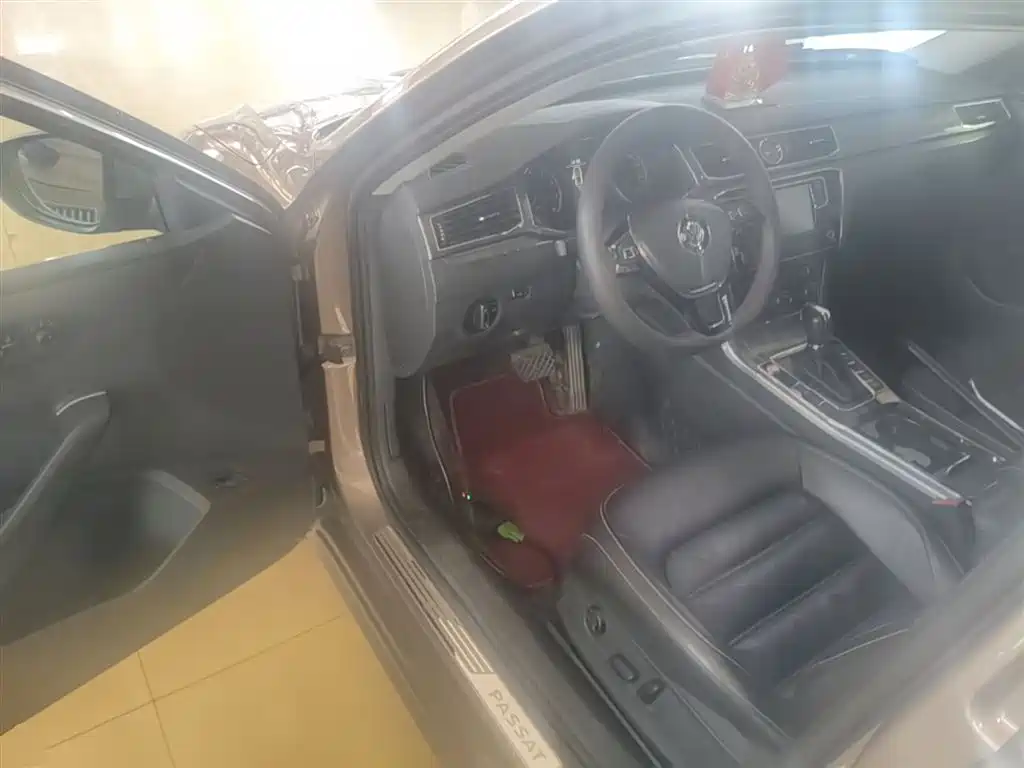 Volkswagen Passat 2017 330TSI DSG Prestige фото 16