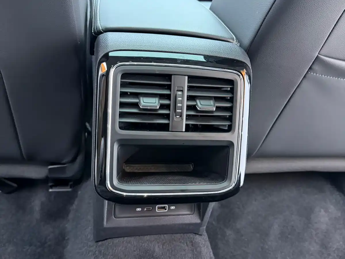 Volkswagen Passat 2023 Facelift 280TSI Business Edition фото 13