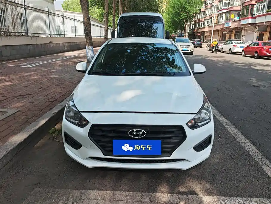 Hyundai Verna 2020 1.4L Manual GL Renewal Edition фото 2