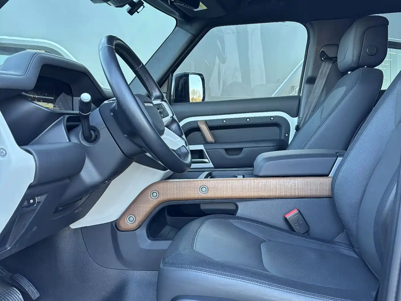 Land Rover Defender 2023 Model 110 3.0T P400 X-DYNAMIC HSE фото 9