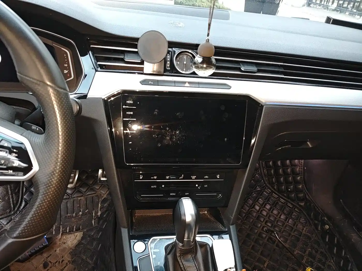 Volkswagen Magotan 2023 Model 2 Million Commemorative Edition 330TSI DSG Luxury фото 12