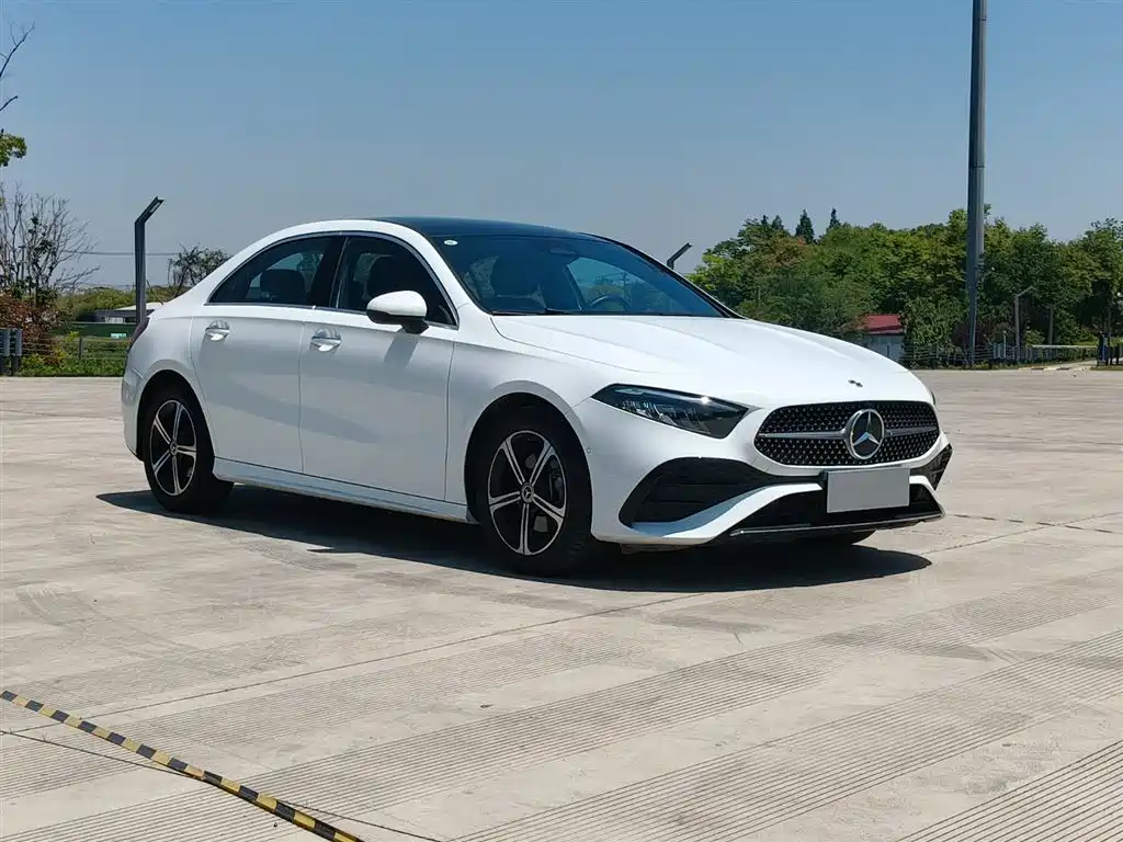 Mercedes-Benz A-Class 2024 A 200 L Fashion Edition фото 8