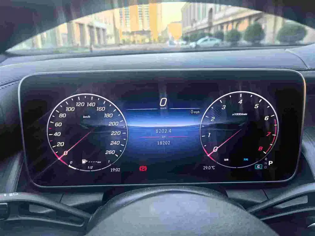 Mercedes-Benz GLC 2025 Model Year GLC 260 L 4MATIC Luxury фото 7