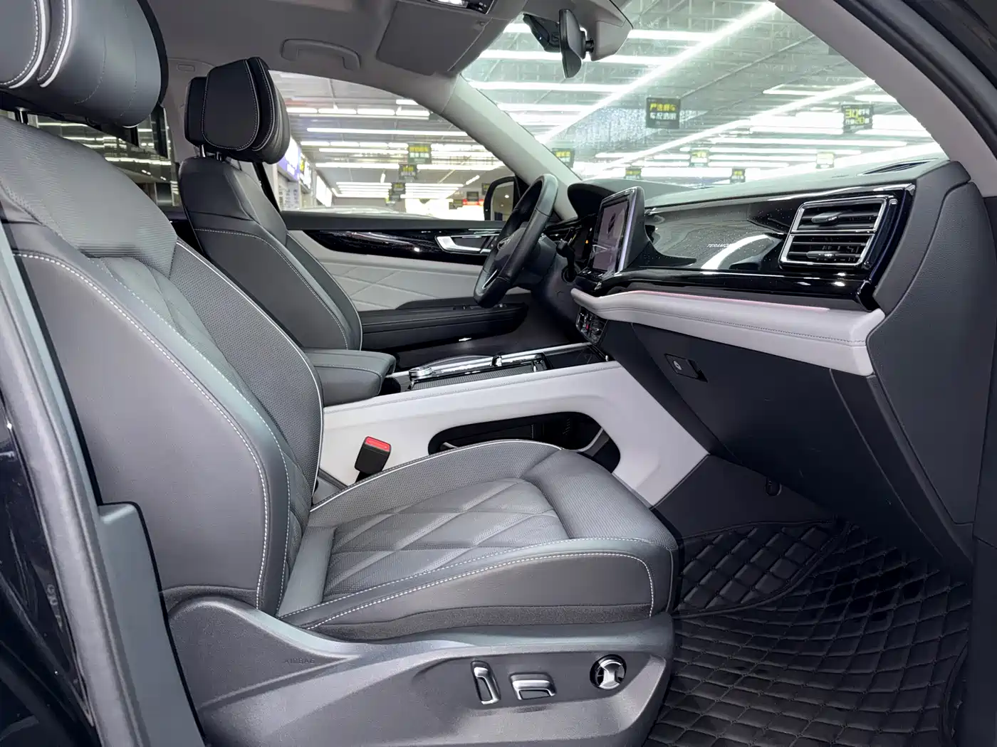 Volkswagen Teramont 2024 380TSI 4WD Prestige Luxury Edition фото 13