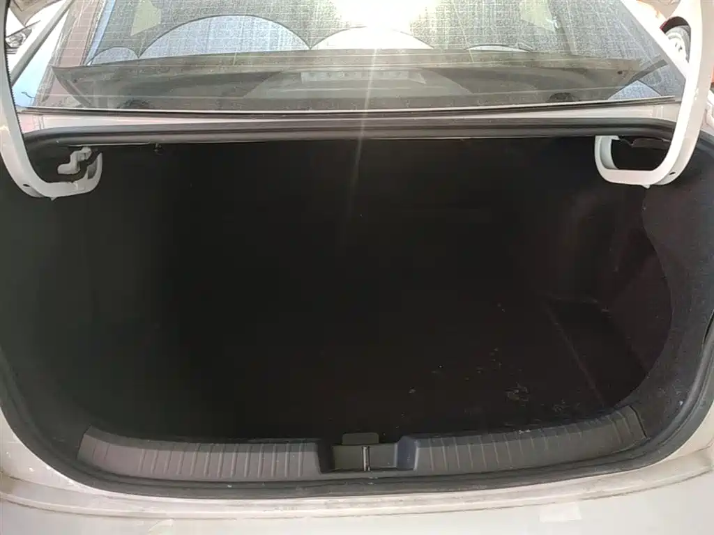 Volkswagen Sagitar 2023 300TSI DSG Surpassing Edition фото 19