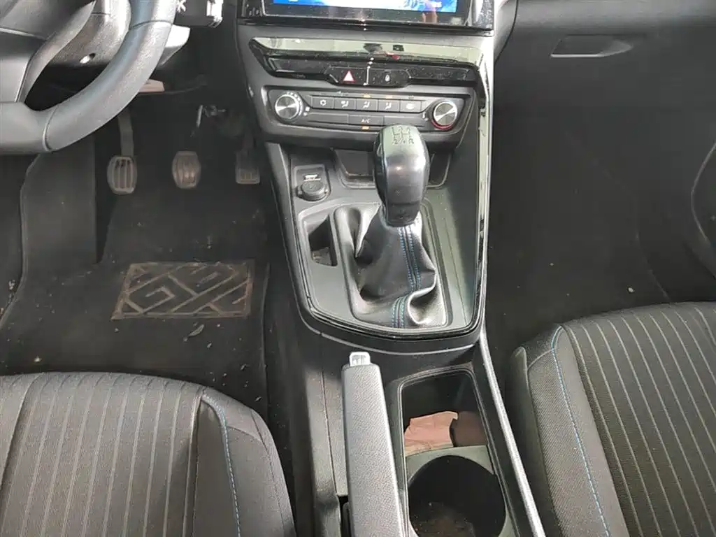 Peugeot 308 2016 1.6L Manual Fashion фото 14