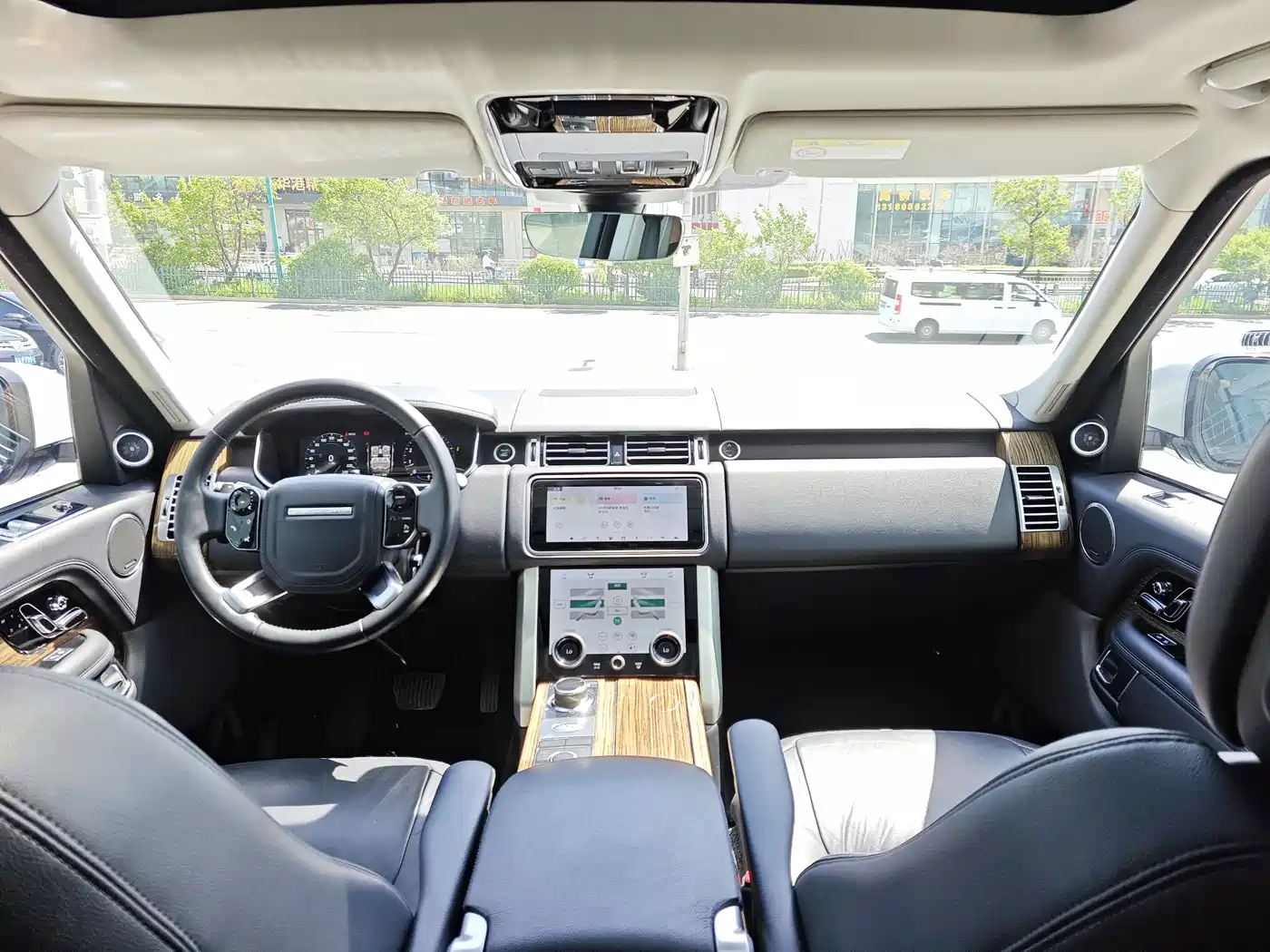 Land Rover Range Rover 2018 3.0 SC V6 Golden Age Edition фото 15