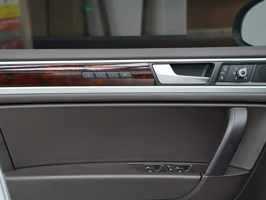 Volkswagen Touareg 2011 3.0TSI Premium фото 14