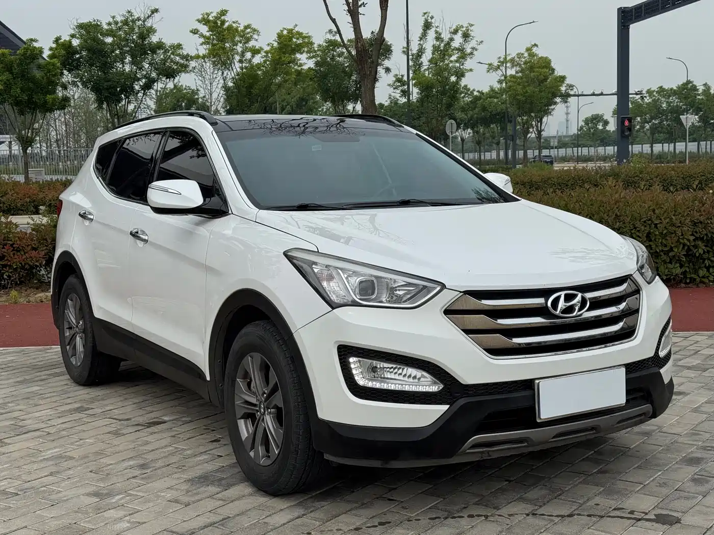 Hyundai Santa Fe 2013 Facelift 2.4L Automatic 4WD Smart фото 3