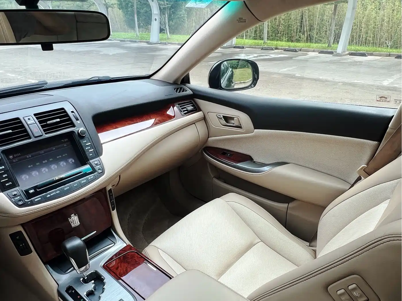 Toyota Crown 2012 2.5L Royal Navigation Edition фото 8