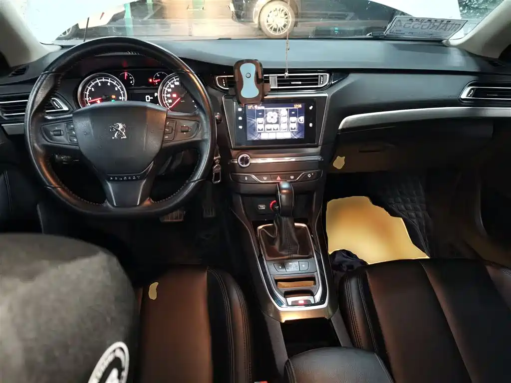 Peugeot 408 2015 Model 1.2T Automatic Luxury Edition фото 6