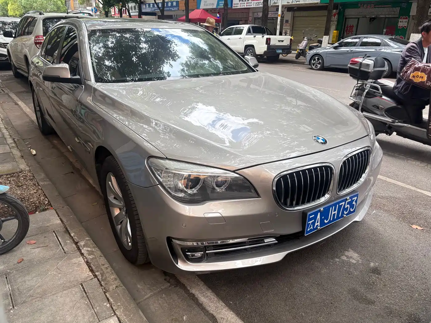 BMW 7 Series 2013 Model 740Li Leading фото 2