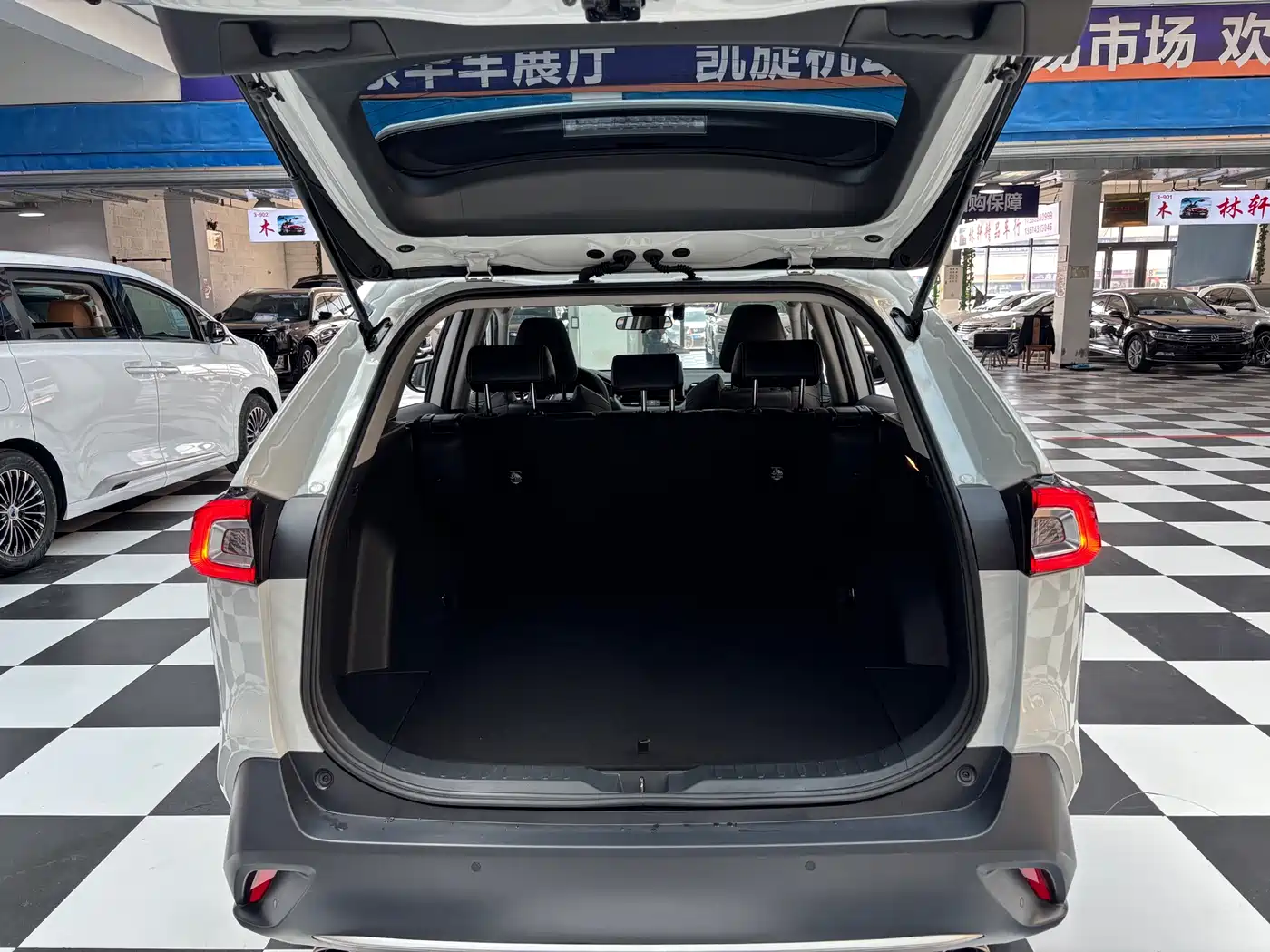 Toyota Wildlander 2021 2.0L CVT 4WD Luxury Edition фото 15