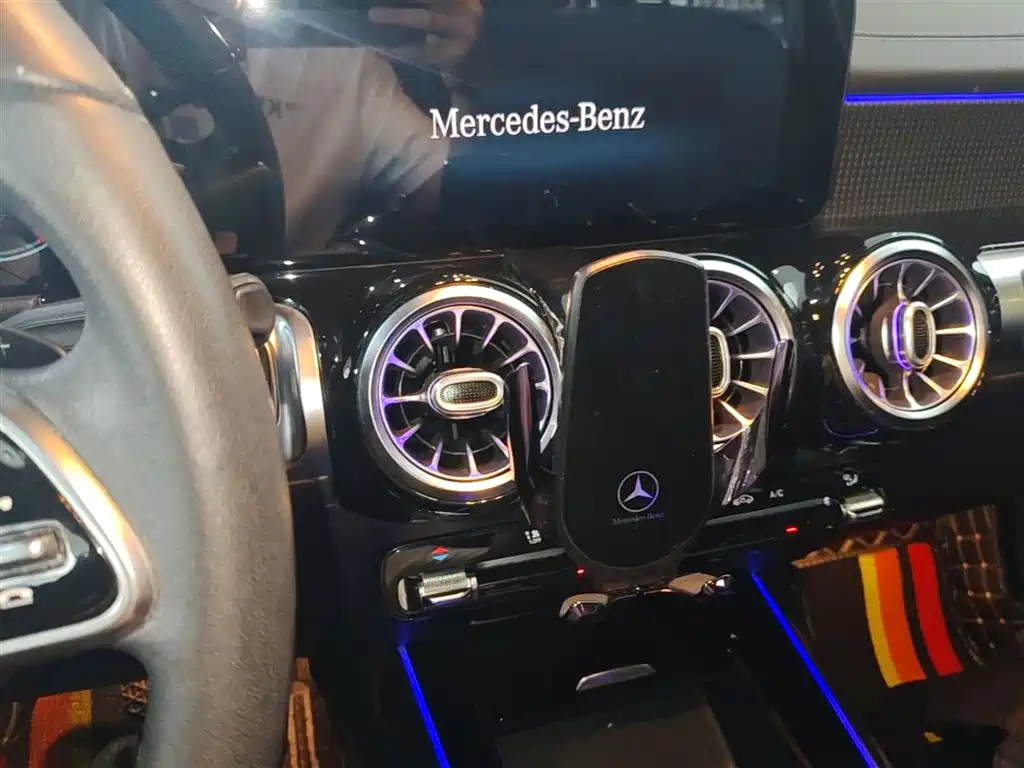 MERCEDES-BENZ GLB