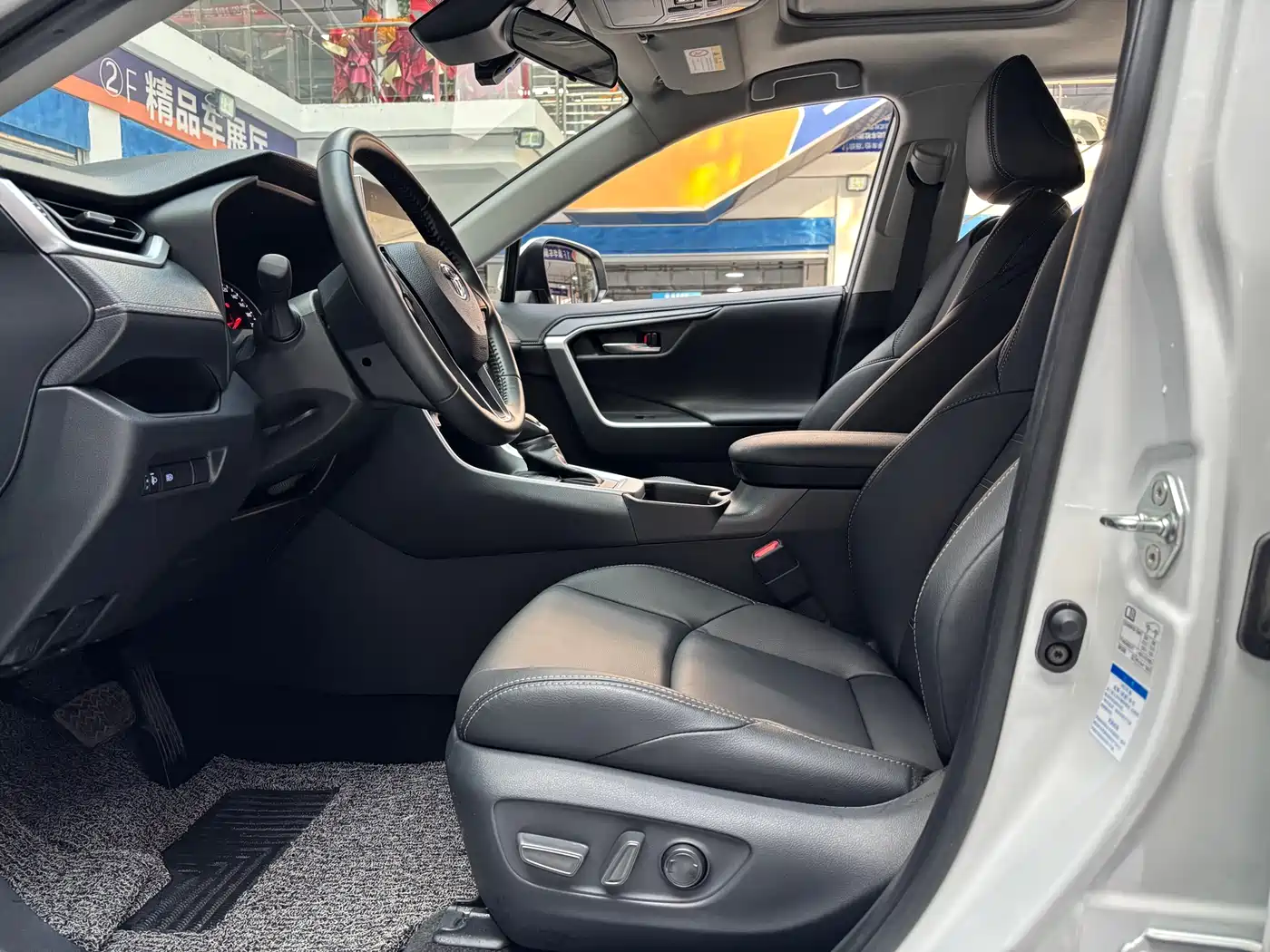 Toyota Wildlander 2021 2.0L CVT 4WD Luxury Edition фото 5