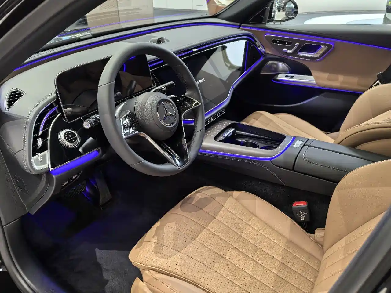 Mercedes-Benz E-Class 2026 E 300 L Luxury фото 5