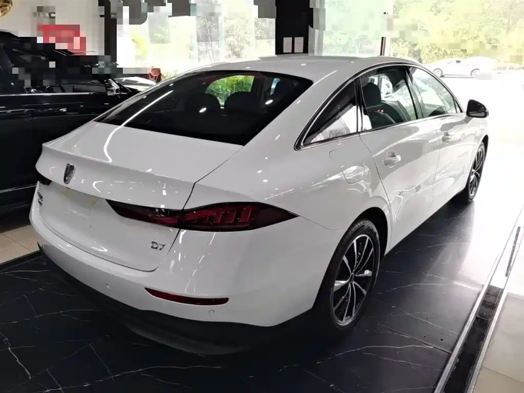 Фото 7 - Roewe D7