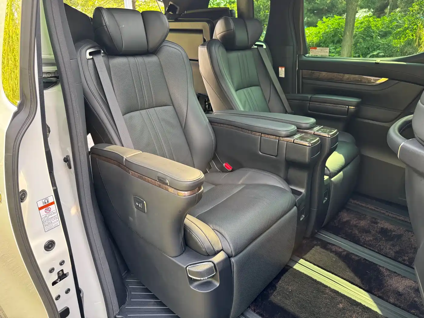 Toyota Alphard 2021 Hybrid 2.5L Premium фото 14
