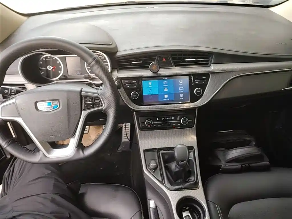 Фото 10 - Geely Emgrand GS