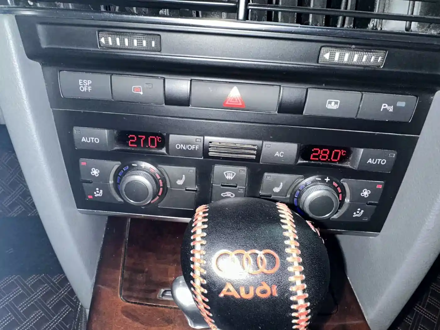 Audi A6L 2011 Model 2.4L Comfort фото 7