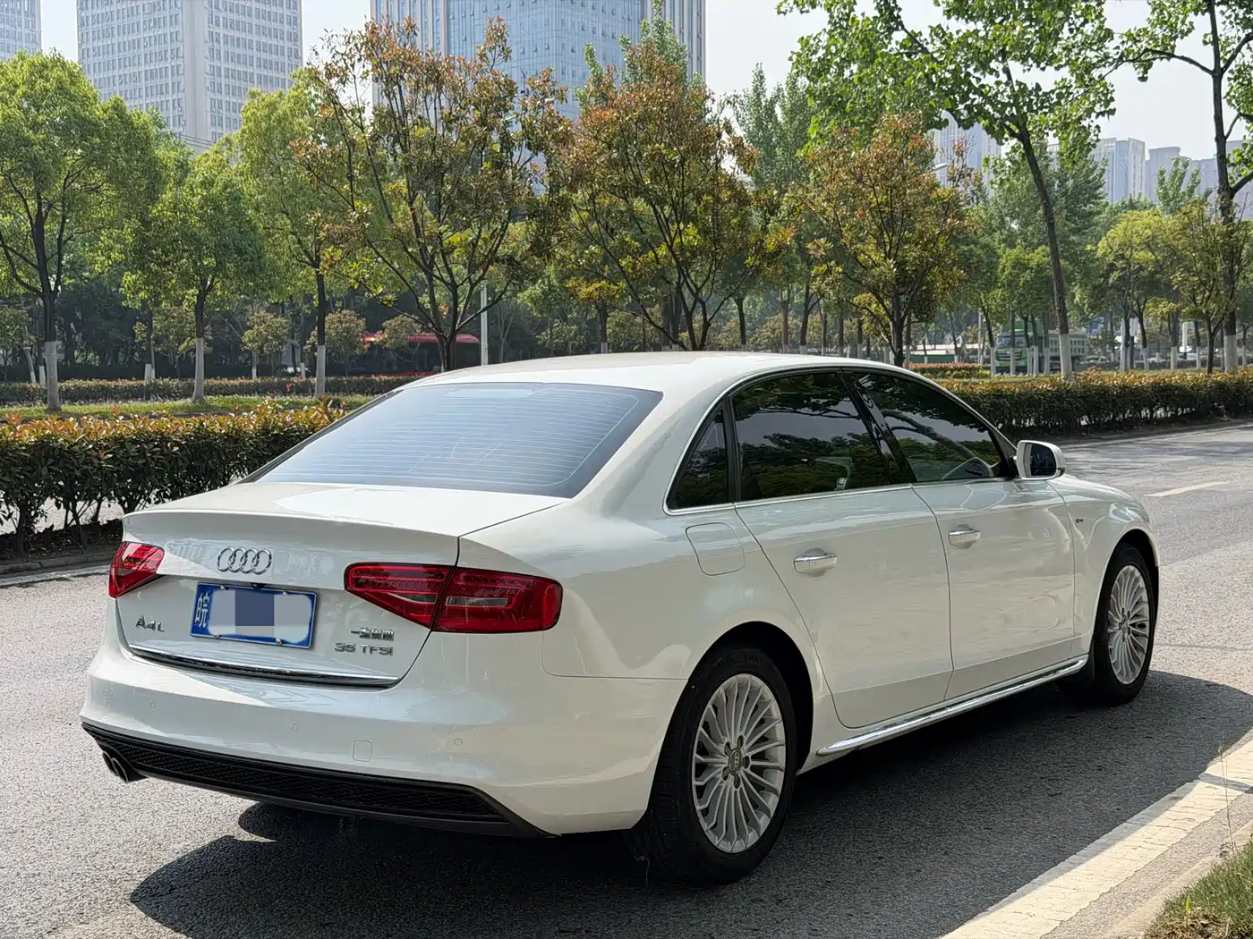 Audi A4L 2016 35 TFSI Collector's Edition S line Comfort фото 9