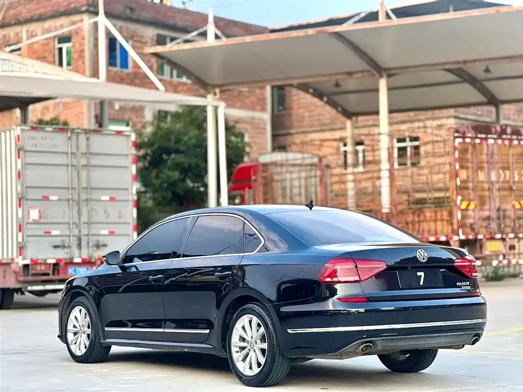 Volkswagen Passat 2017 330TSI DSG Prestige фото 5