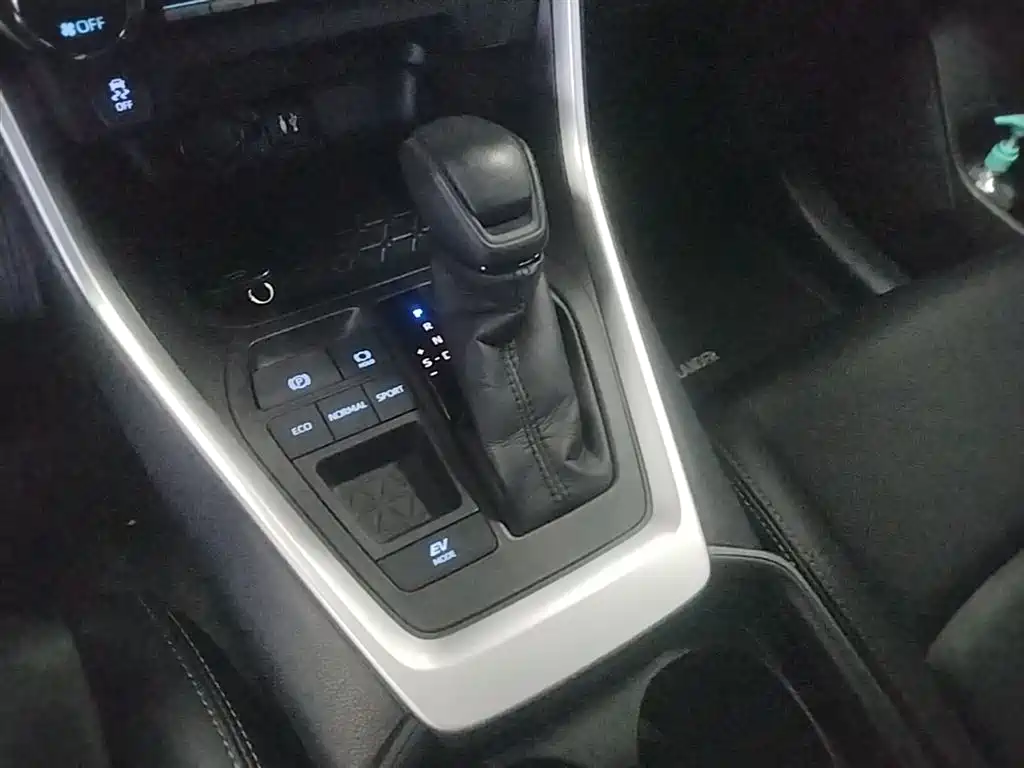 Toyota Wildlander 2020 Dual Engine 2.5L E-CVT FWD Luxury фото 14