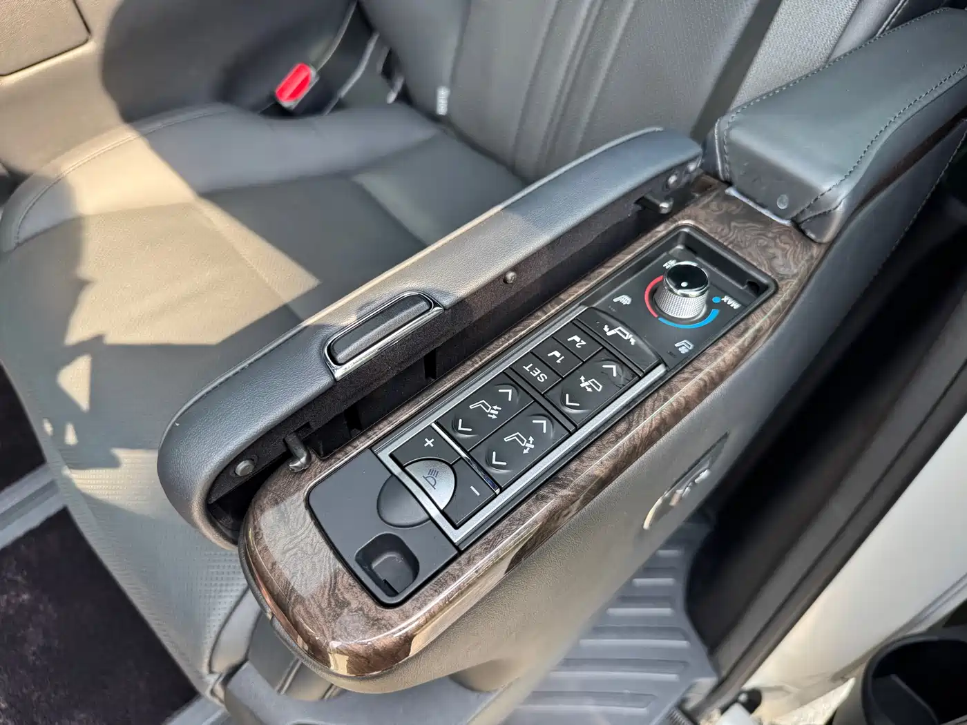 Toyota Alphard 2021 Hybrid 2.5L Premium фото 10