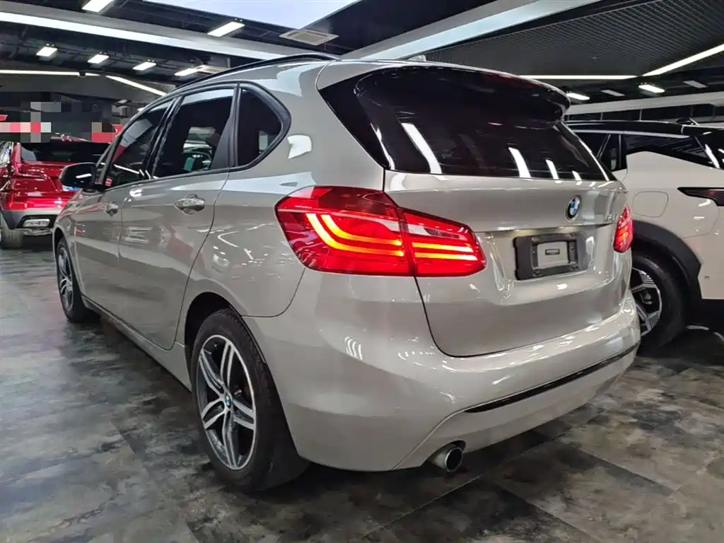 BMW 2 Series Touring 2016 218i Sport Design Package фото 5