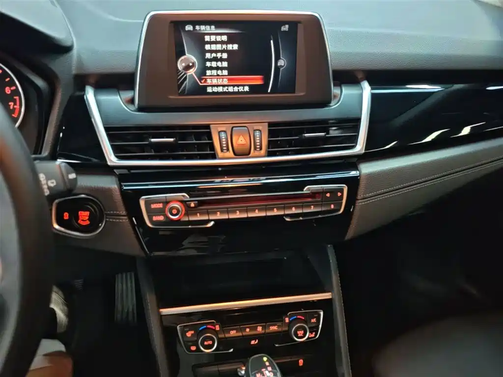 BMW 2 Series Touring 2016 218i Sport Design Package фото 13