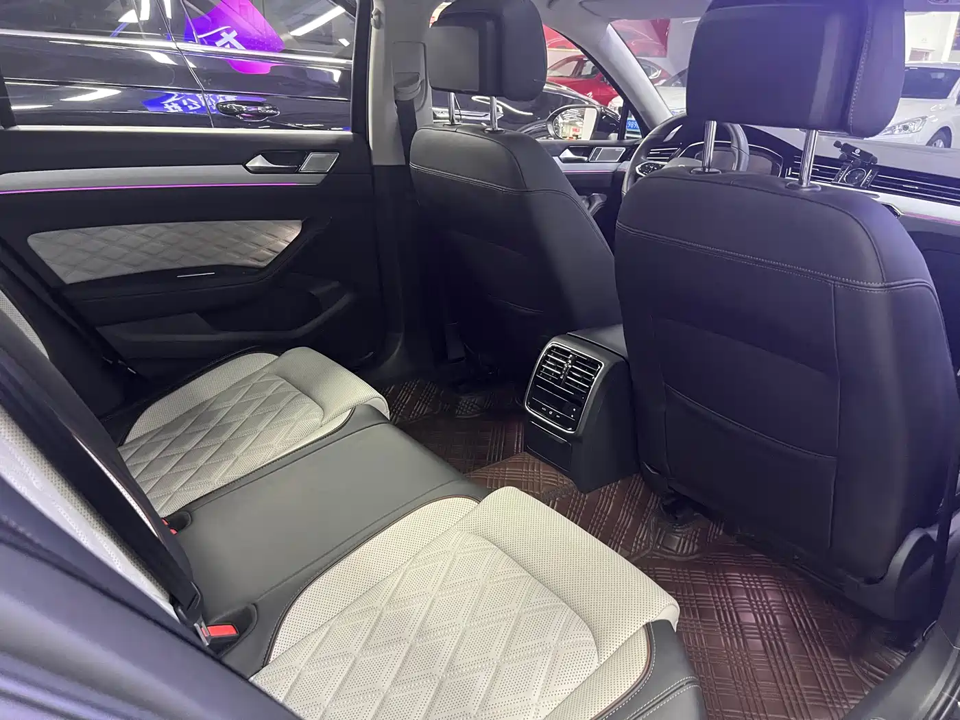 Volkswagen Magotan 2023 Model 2 Million Commemorative Edition 330TSI DSG Luxury фото 6