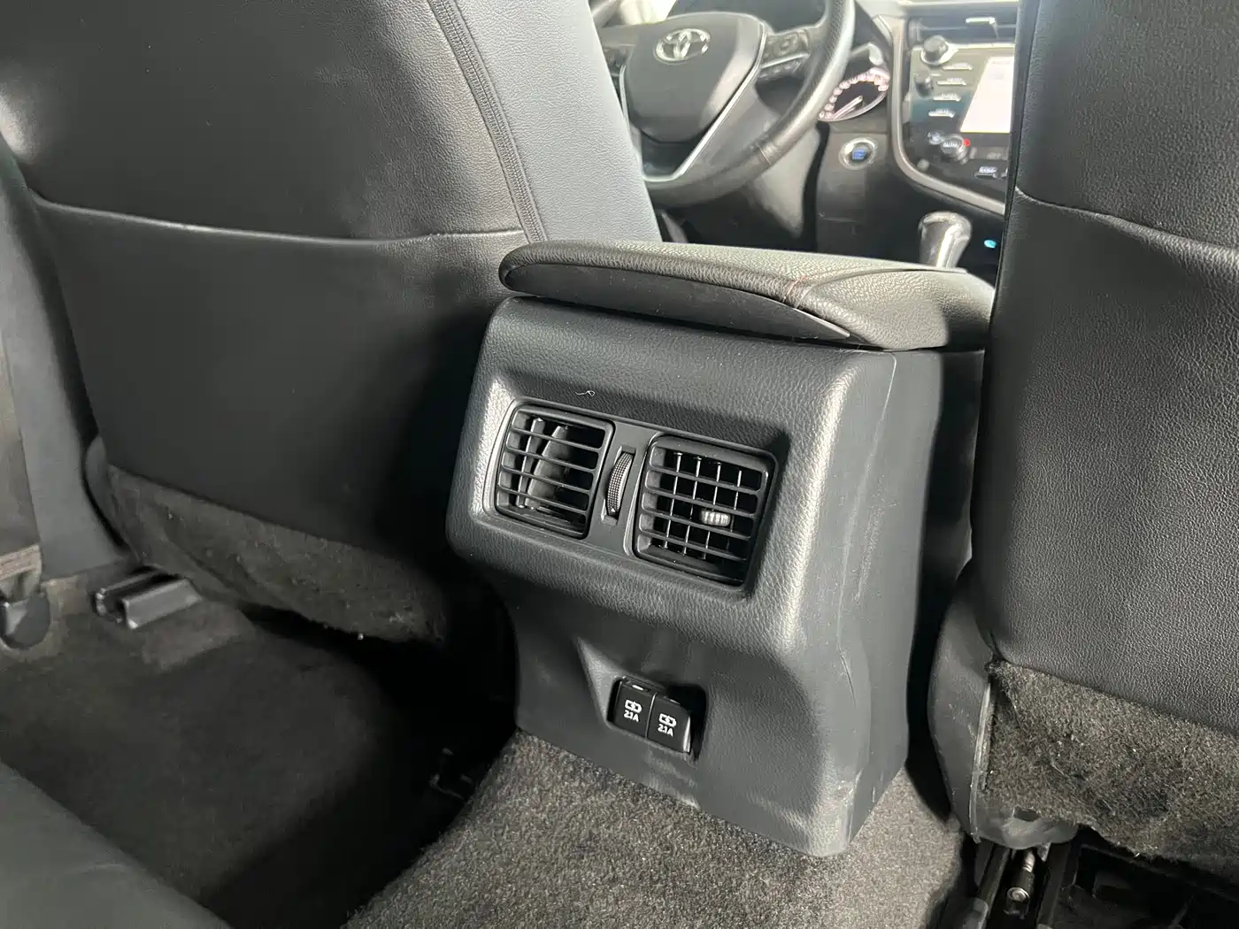 Toyota Camry 2018 2.5G Luxury Edition фото 16