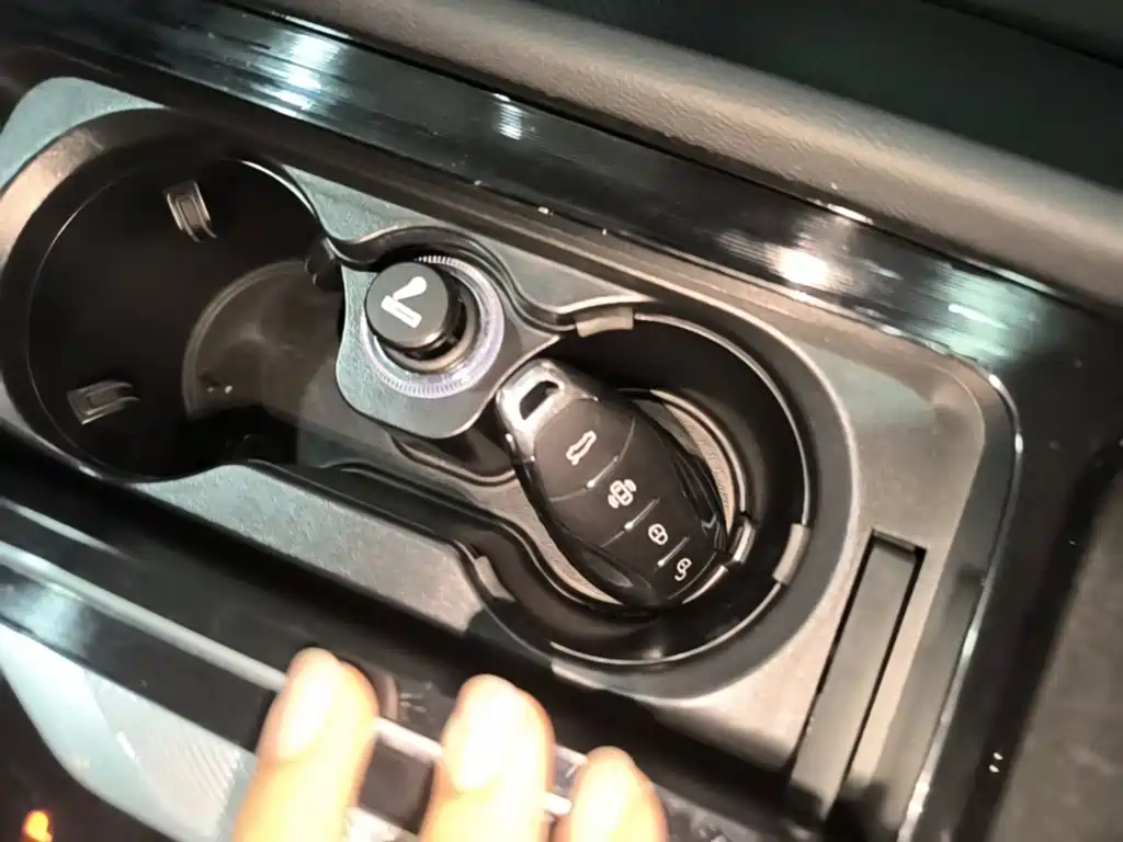 Фото 9 - Hongqi H5 PHEV