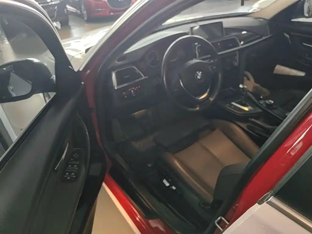 BMW 3 Series 2018 318Li фото 16