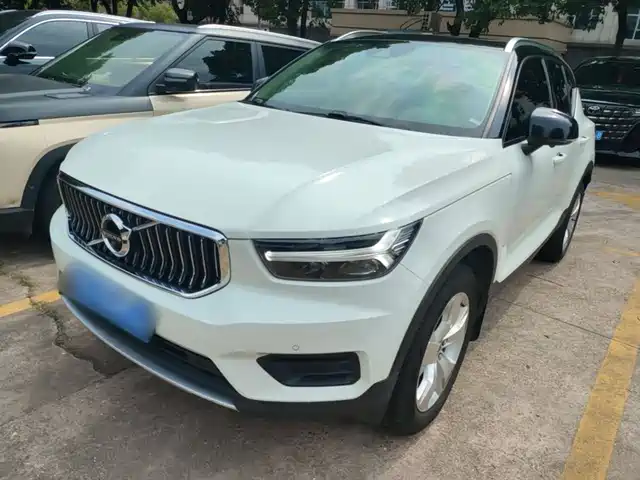 Volvo XC40 2022 Model T4 AWD Smart Drive Fashion Edition