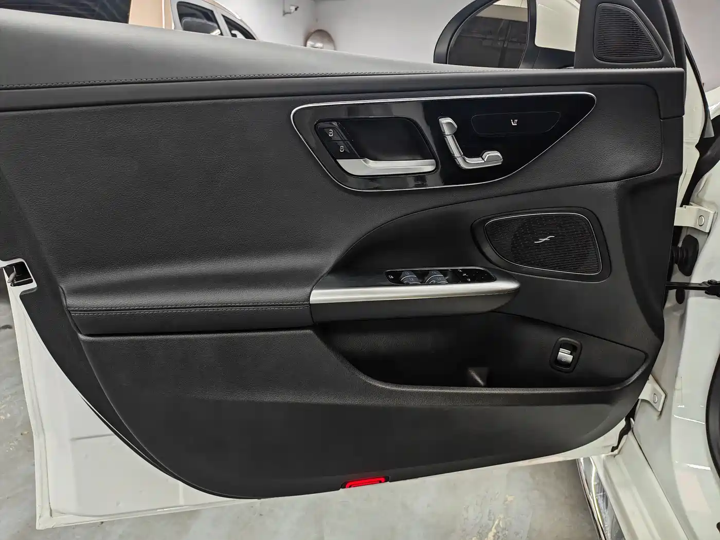 Mercedes-Benz C-Class 2023 C 200 L Sport фото 11