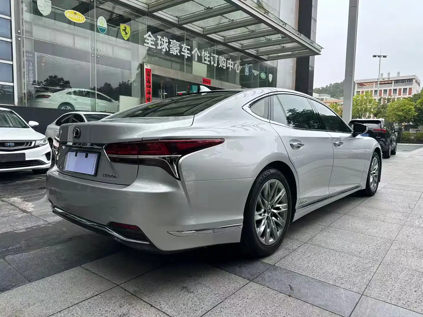 Lexus LS 2018 500h Excellence Edition China V фото 6