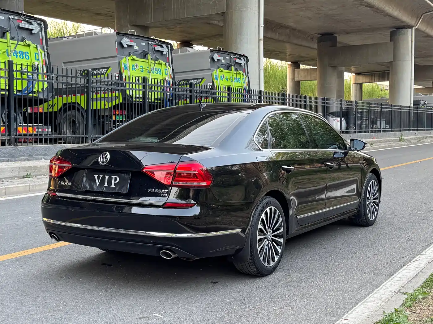 Volkswagen Passat 2016 380TSI DSG Premium Edition фото 26