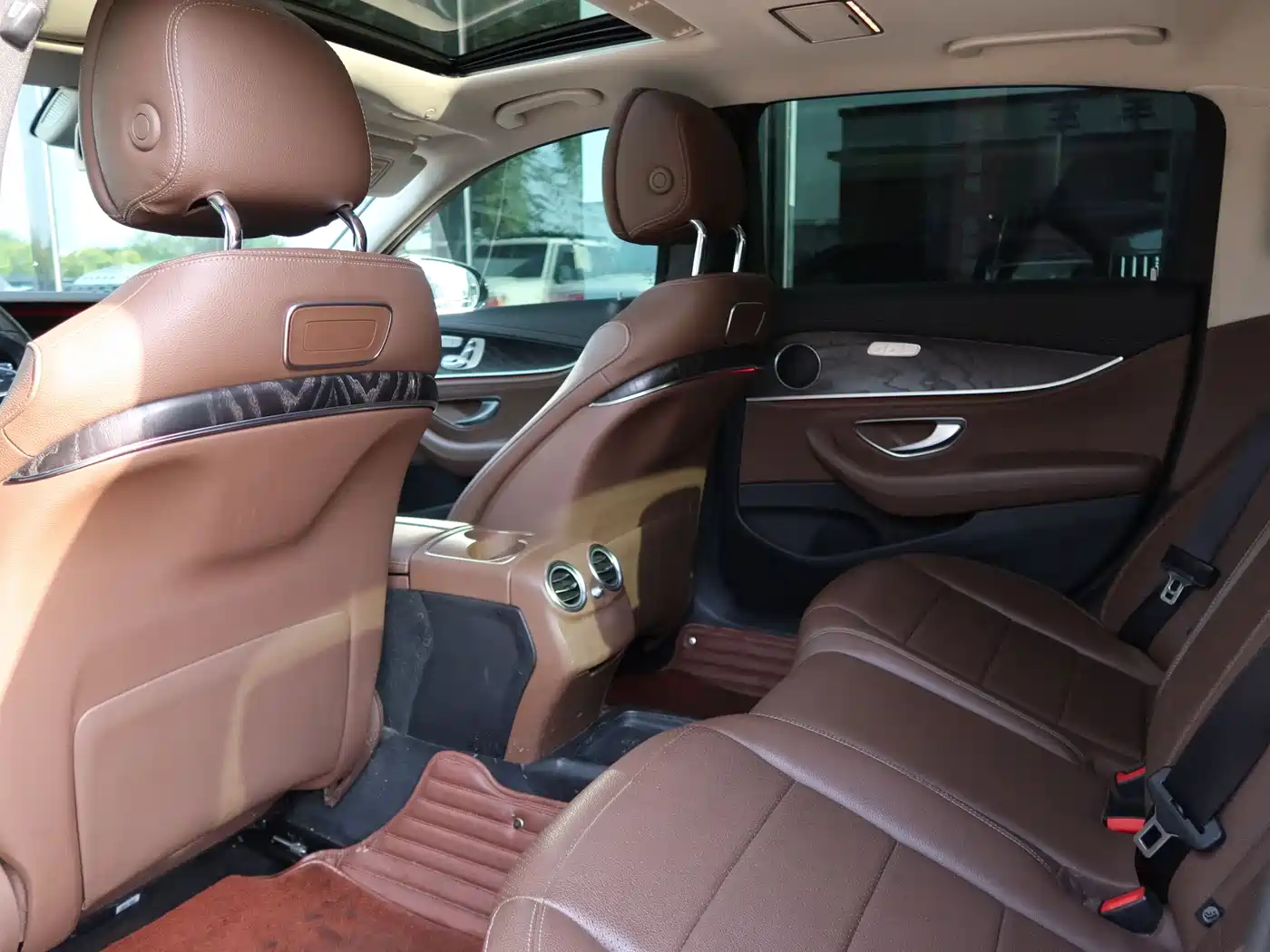 Mercedes-Benz E-Class 2016 E 300 L Sport Fashion Type фото 6