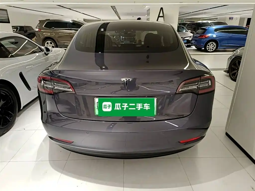 TESLA MODEL 3