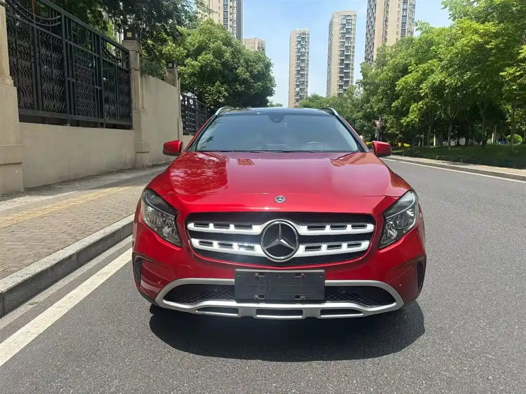 Mercedes-Benz GLA 2018 GLA 200 Dynamic фото 2