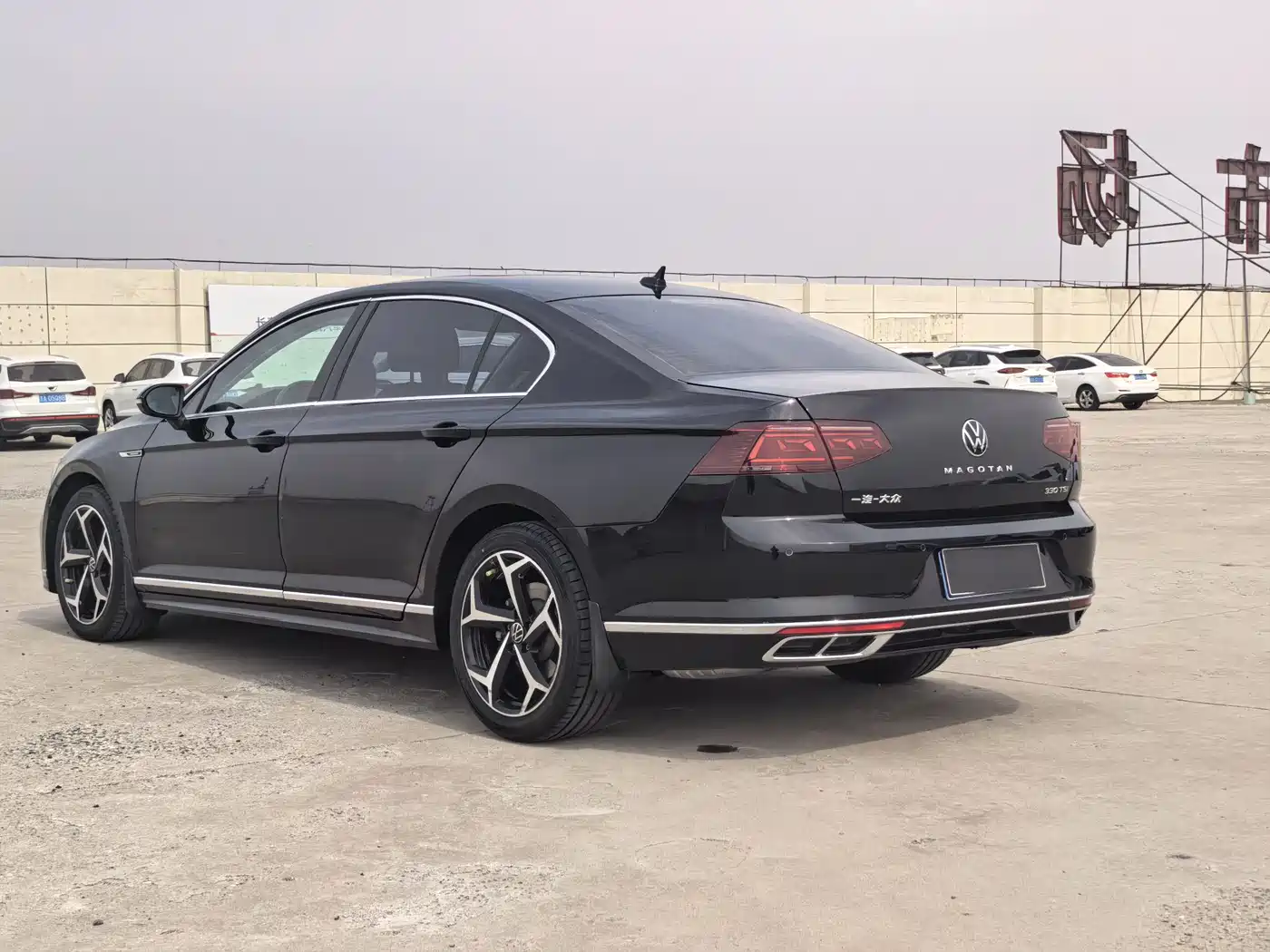 Volkswagen Magotan 2023 Model 2 Million Commemorative Edition 330TSI DSG Luxury фото 9