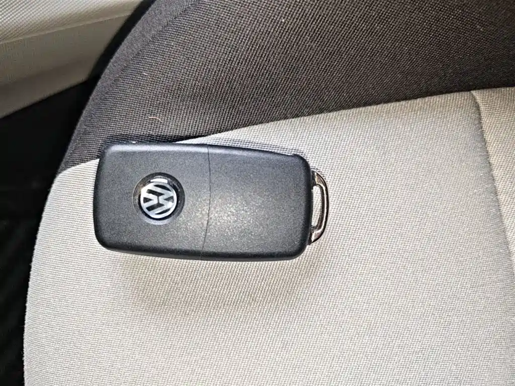 Škoda Fabia 2017 1.4L Auto Car Enjoy Edition фото 9