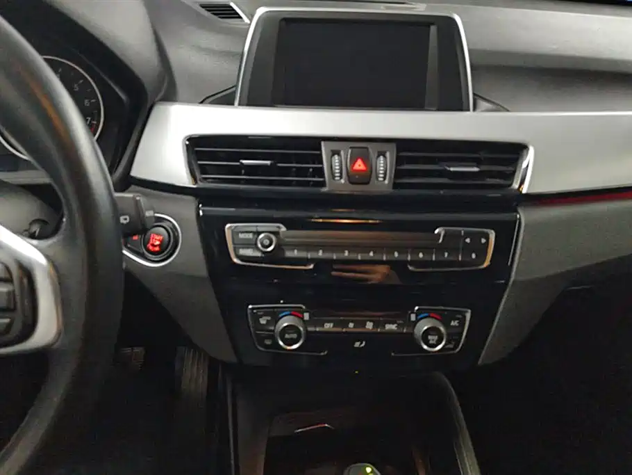 BMW X1 2018 sDrive20Li Leading Model фото 13