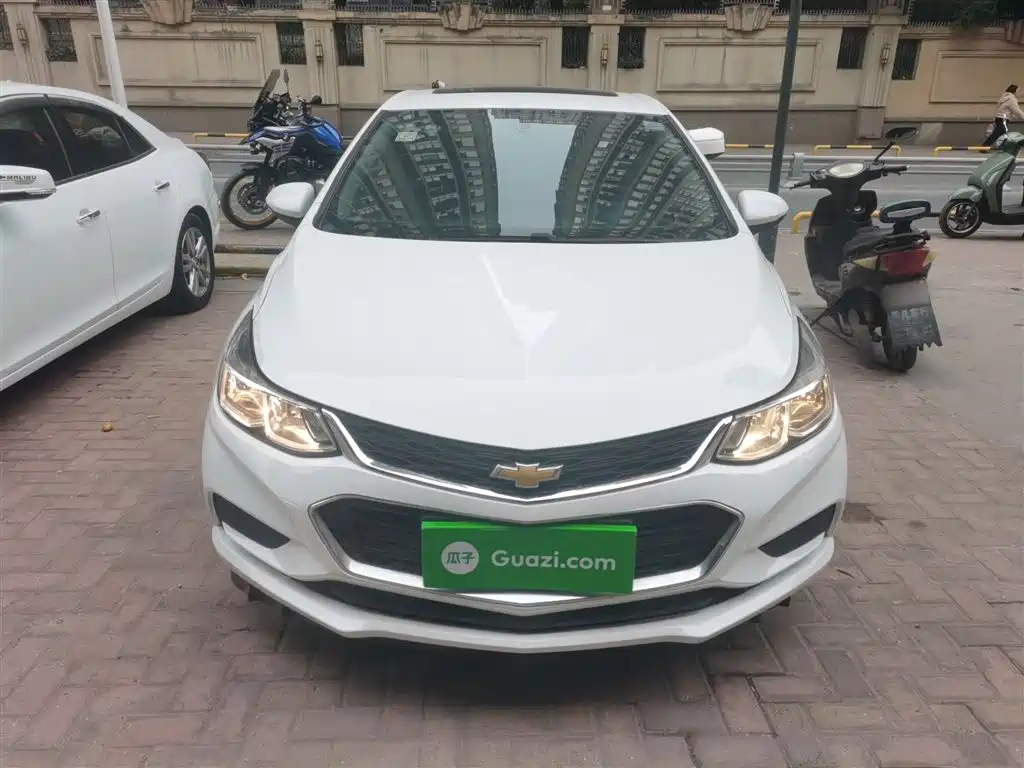 Chevrolet Cruze 2018 320 Automatic Pioneer Sunroof Edition фото 3